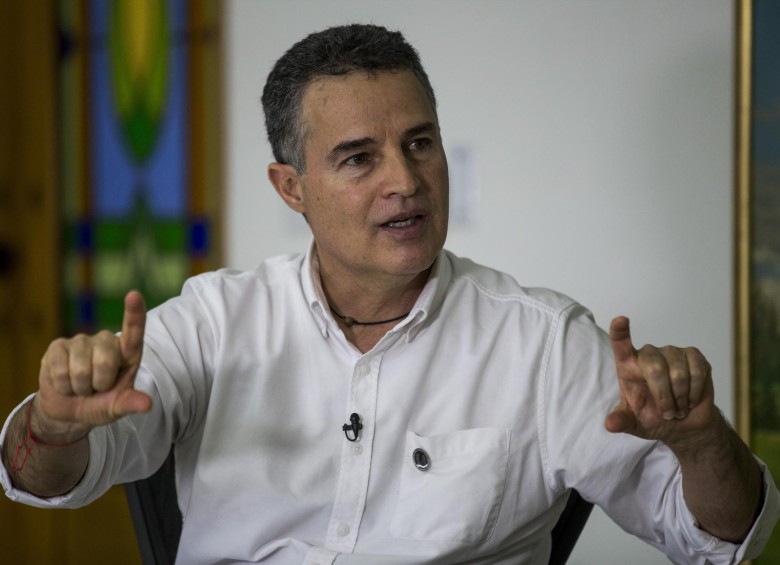 Aníbal Gaviria Correa fue suspendido el 5 de junio después de que la Fiscalía impusiera medida de aseguramiento domiciliaria. FOTO: JULIO CÉSAR HERRERA