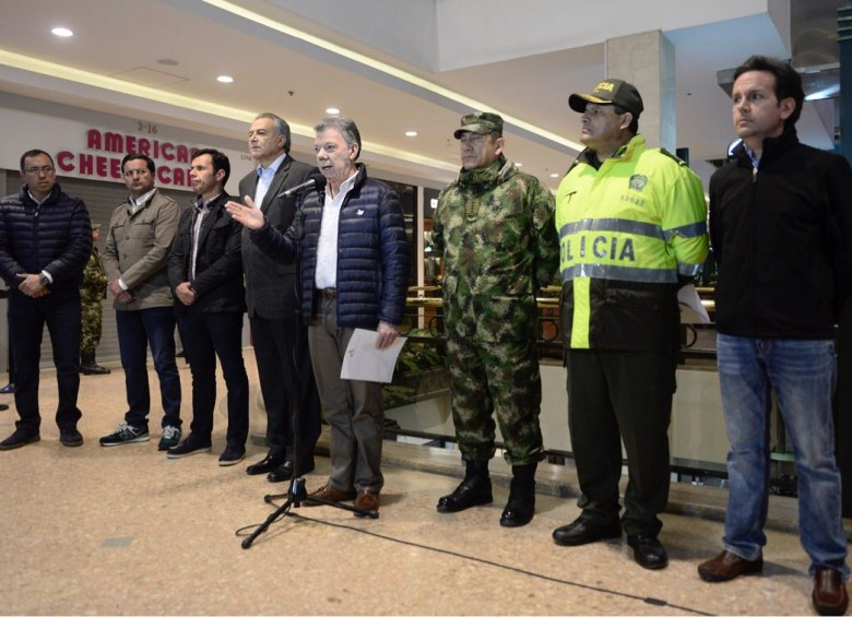 Juan Manuel Santos, presidente de Colombia, habló en rueda de prensa desde el centro comercial Andino. FOTO Cortesía Presidencia.