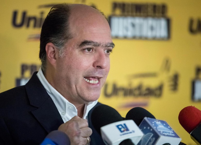 Julio Borges, presidente de la Asamblea Nacional de Venezuela, con mayoría de la oposición. FOTO: AFP