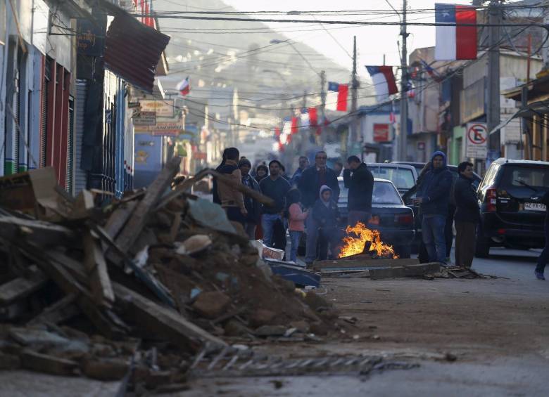 El fuerte sismo que sacudió los pueblos costeros del país austral deja hasta ahora ocho personas muertas y una desaparecida. Estas cifras podrían aumentar. FOTO REUTERS