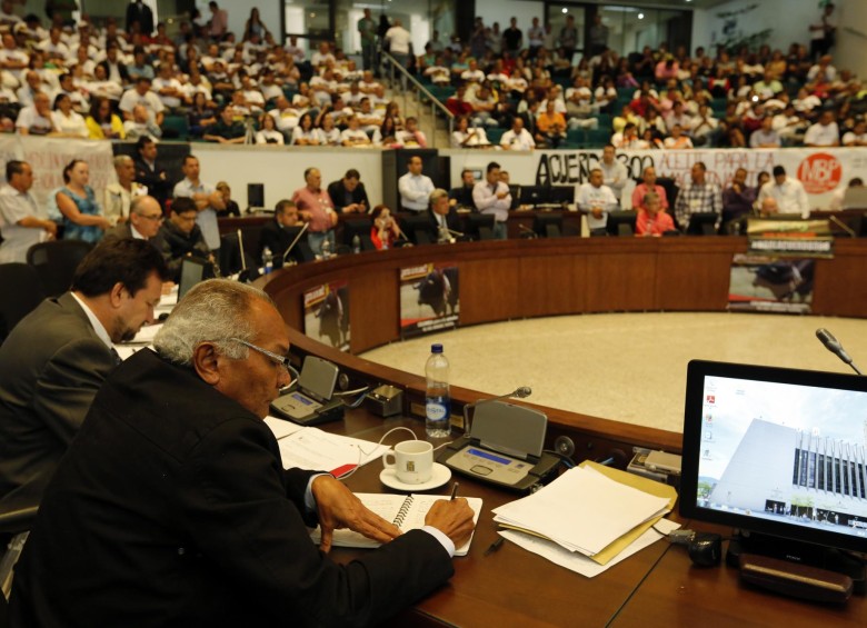 El acuerdo faculta al alcalde para reformar la estructura del Municipio de Medellín en uso de facultades especiales durante cuatro meses. FOTO HENRY AGUDELO