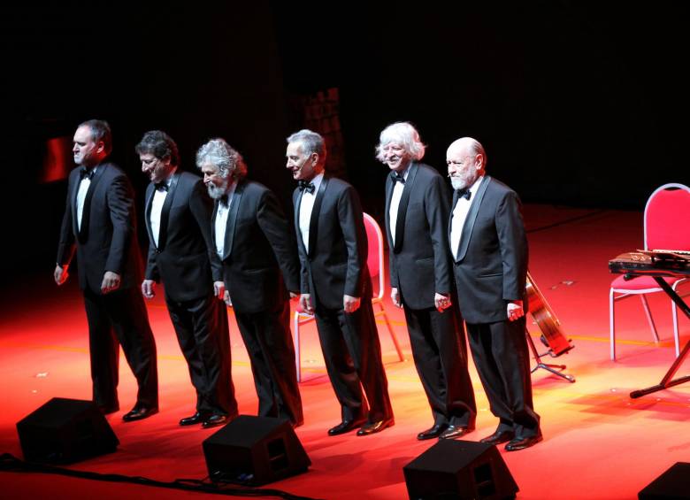 La banda estuvo el año pasado en Medellín donde se presentó en Plaza Mayor. Carlos es el tercero de izquierda a derecha. Foto: Colprensa. 