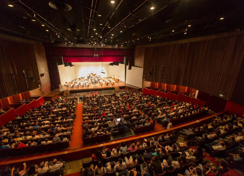El Teatro tiene parrilla de programación para todos los gustos y estratos, con entrada gratis, aporte voluntario y boletería paga, dice Juan Carlos Sánchez, director. FOTO Carlos Alberto Velásquez