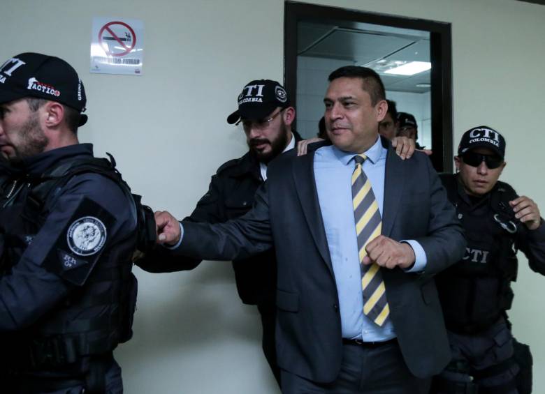 El general (r) Humberto Guatibonza deberá esperar su juicio en prisión domiciliaria. FOTO Colprensa.