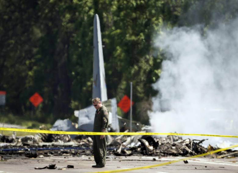 En principio, en los primeros minutos tras el accidente se especuló con la posibilidad de que el siniestro hubiera dejado muertos en el terreno. Aún no se descarta dicha versión. FOTO EFE