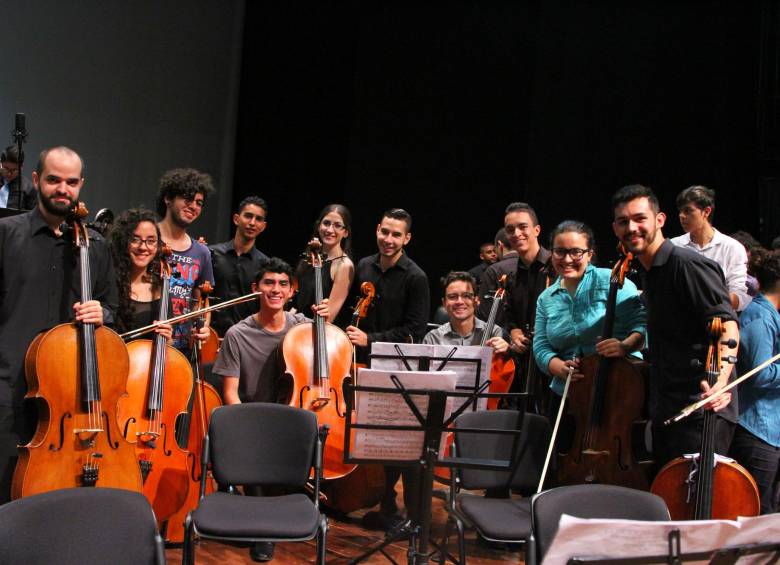 La experiencia que los músicos han tenido tocando en otras orquestas les ha cambiado su visión de la música. FOTO cortesía Afemed