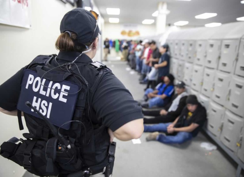 Las detenciones se llevaron a cabo en 7 plantas de procesamiento de alimentos en las ciudades de Bay Springs, Cartago, Cantón, Morton, Pelahatchie y Sebastapol. FOTO AFP
