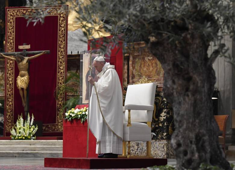 Papa Francisco durante la misa de Pascua. FOTO AFP