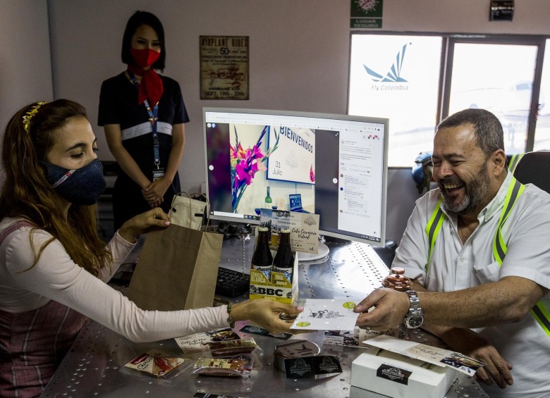 Fly Colombia City Tour (foto) y Colombia Travel Operator están realizando catas físico-presenciales que les han permitido mantener sus empresas a flote en pandemia. FOTO julio césar herrera
