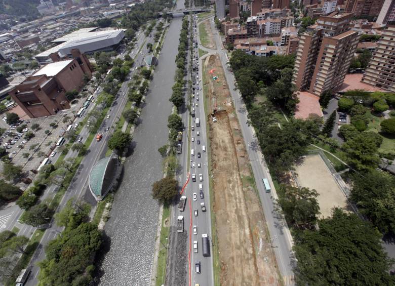 En partes de la vía vehicular habrá zonas verdes y rutas para el transporte en bicicleta, a pie u otros medios alternativos, tal como lo propone el nuevo POT de Medellín. FOTO manuel saldarriaga