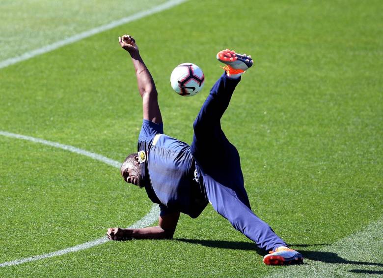Muy comprometido con su nuevo rol, así se vio a Usain Bolt en la práctica con el en el Central Coast Mariners. FOTO EFE