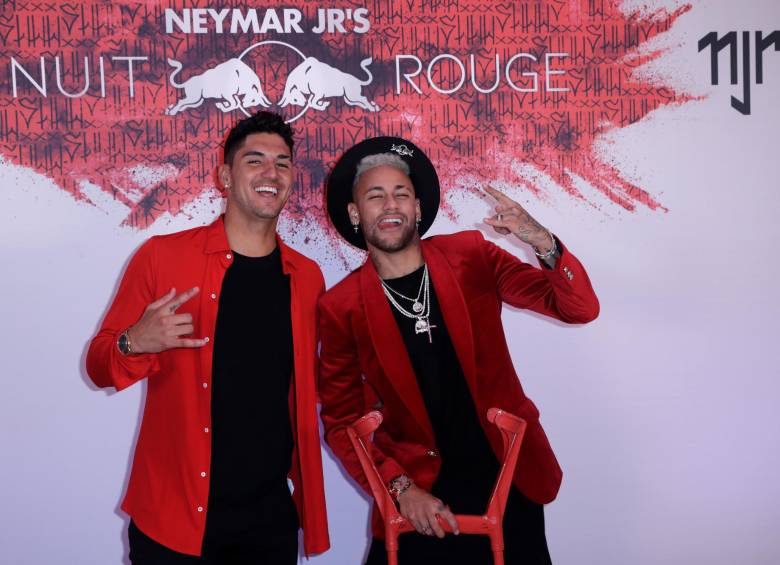 A pesar de su lesión, Neymar realizó gran fiesta de cumpleaños