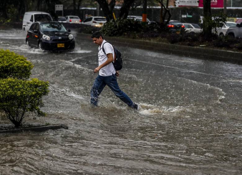 Evitar zonas inundadas y alejarse de las laderas, entre las recomendaciones para evitar emergencias. FOTO Jaime Pérez