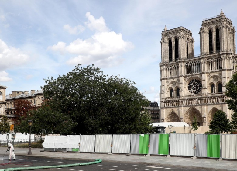 En las inmediaciones a la catedral realizaron un tratamiento de descontaminación de plomo. FOTO: EFE