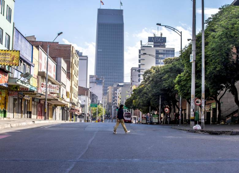 En la Comuna 10, hubo poca afluencia de personas y tráfico durante el fin de semana pasado de cuarentena. Foto: Juan Antonio Sánchez Ocampo