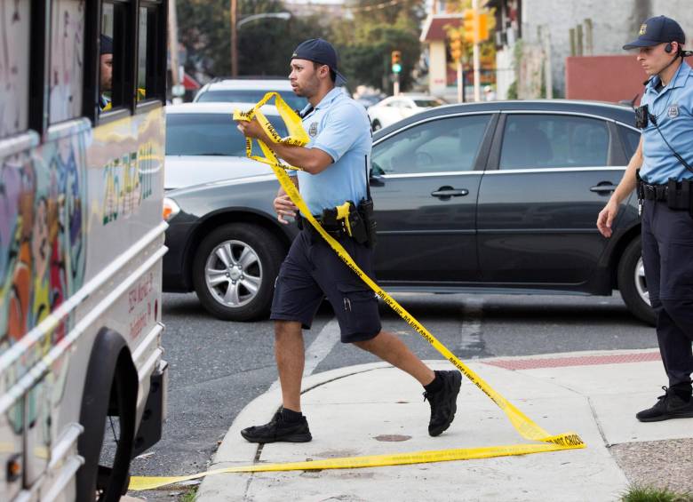 La Policía acordonó la zona cercana al tiroteo. FOTO: EFE