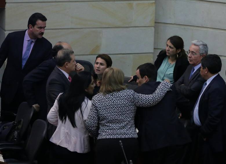 Los congresistas del Centro Democrático salieron satisfechos tras su encuentro de ayer con el presidente Iván Duque. Le ratificaron el compromiso con su Gobierno y la firme decisión de acompañarlo en todas las iniciativas por el desarrollo del país. FOTO Colprensa