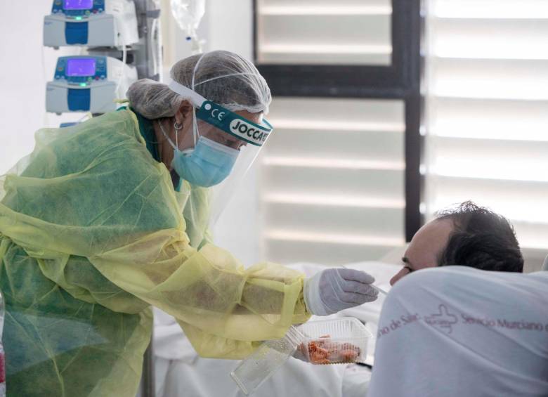 La primera oleada del coronavirus generó una sensación de pérdida de control en las unidades de cuidados intensivas. Foto: EFE