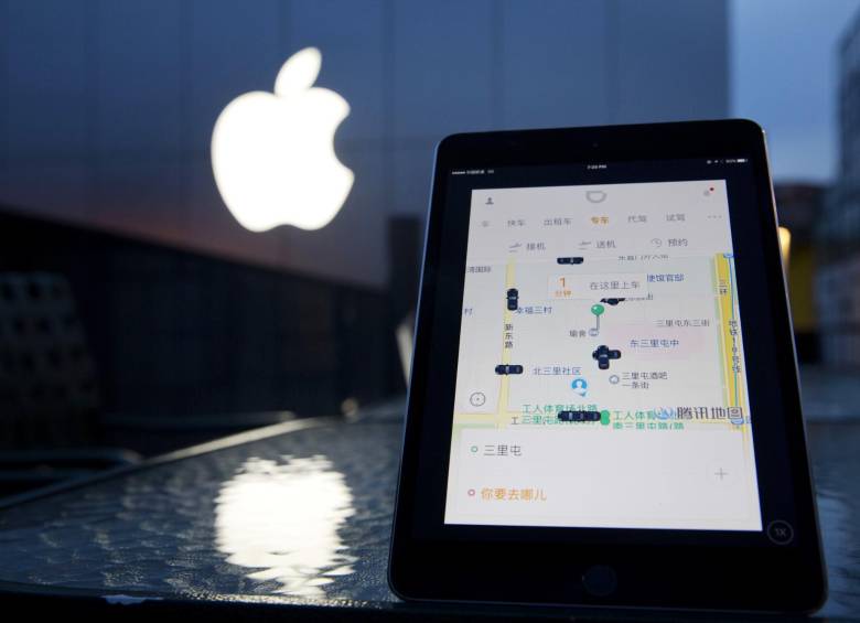 El gigante tecnológico estadounidense Apple ha invertido 1.000 millones de dólares en la empresa de transporte compartido Didi Chuxing. FOTO AP