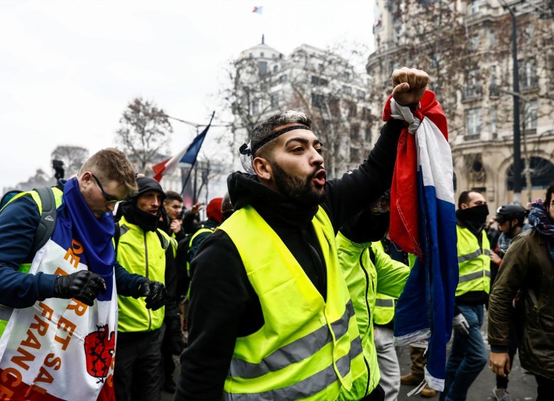 Durante los últimos cuatro sábados, miles de personas han protestado en París en un movimiento sin líderes o estructura definida. Se les llama simplemente los “chalecos amarillos”. FOTO AFP