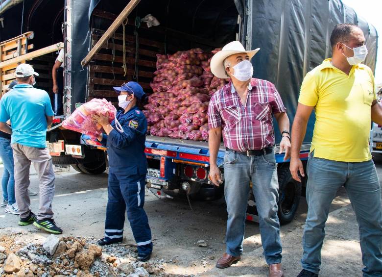 La minería ha invertido $16.439 millones en el suministro de agua y alimentos para familias vulnerables. Foto Cortesía ACM