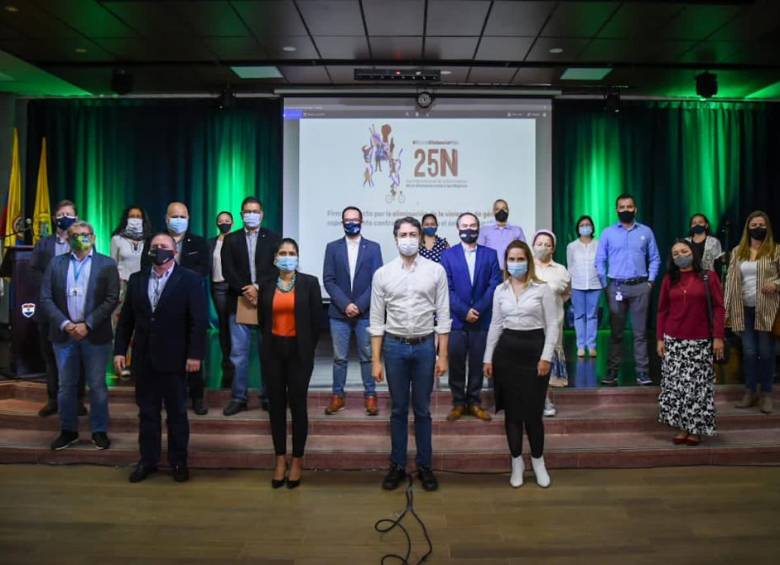 Colegios y universidades de Medellín firman pacto para prevenir violencia contra la mujer