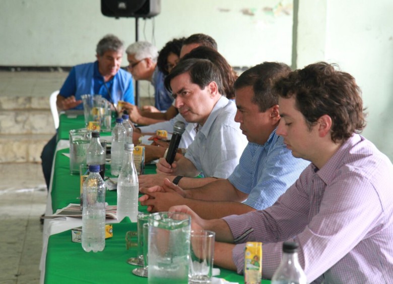 A las nueve de la mañana del sábado se instaló la mesa única de negociación entre la delegación del Gobierno y las comunidades indígenas en Santander de Quilichao. FOTO Cortesía 