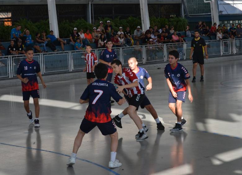 Balonmano se exhibe en casa. FOTO cortesía corazonista 