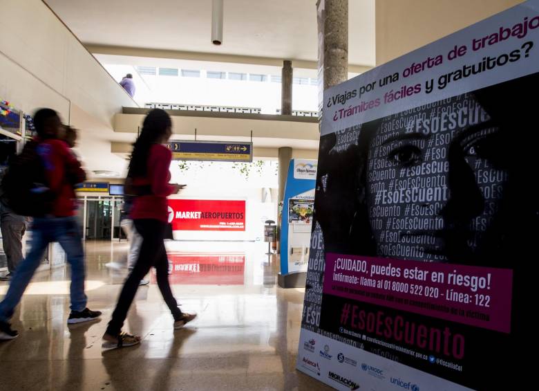 El aeropuerto Olaya Herrera de Medellín es una de las terminales aéreas en las que se están realizando las jornadas de sensibilización para prevenir la explotación de menores. FOTO Jaime pérez