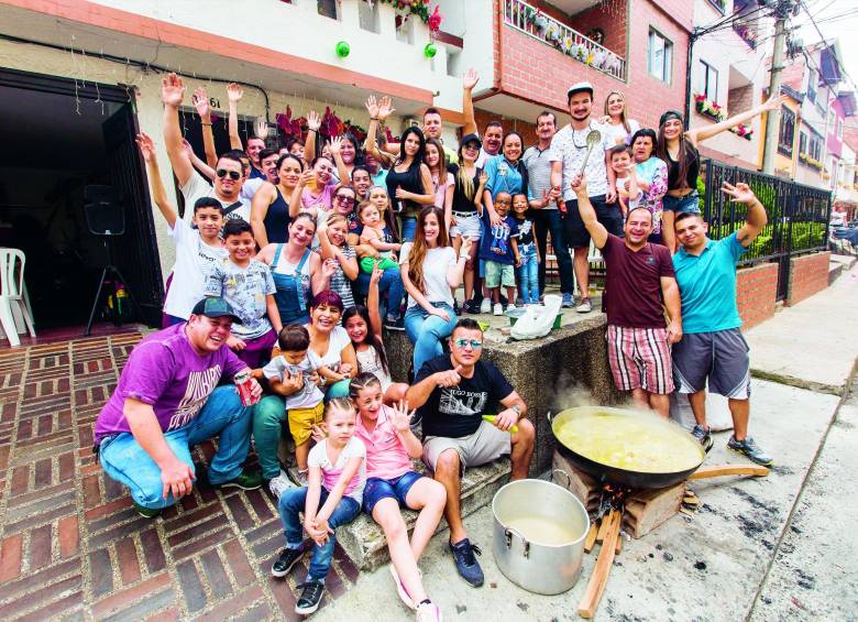 Las sancochadas son tradiciones que pese a la mutación de la Navidad, siguen siendo fijas durante la celebración de fin de año de los paisas. FOTOS JUAN DAVID ÚSUGA, ROBINSON SÁENZ Y CARLOS VELÁSQUEZ