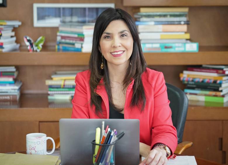 La ministra María Victoria Angulo plantea los retos de iniciar con la alternancia en la educación. FOTO Cortesía Mineducación