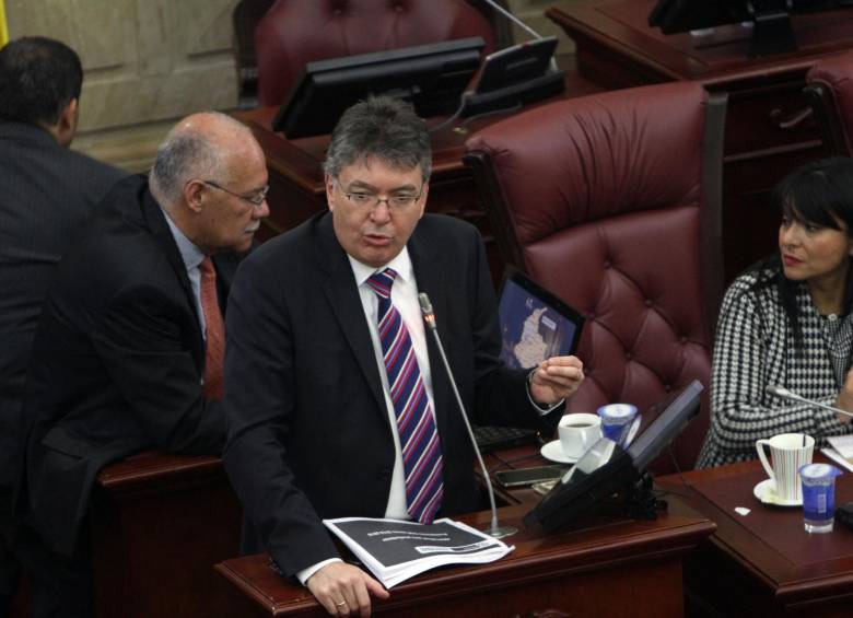 El ministro de Hacienda, Mauricio Cárdenas, presentó ante las comisiones económicas conjuntas del Congreso la ponencia de reforma tributaria. FOTO COLPRENSA