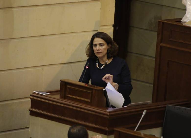 La ministra del Interior, Nancy Patricia Gutiérrez sostiene que los proyectos anticorrupción son prioritarios para el Gobierno. FOTO COLPRENSA