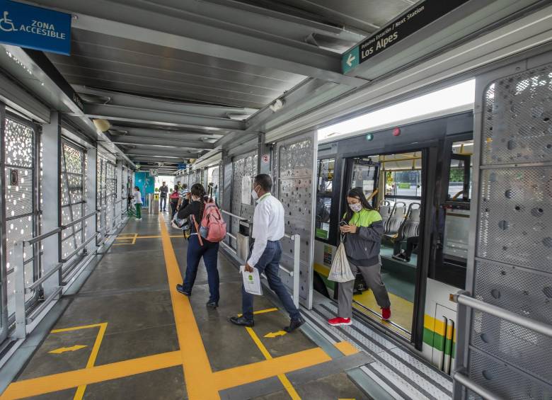 Con las nuevas medidas, ya no habrá contacto entre conductores y pasajeros en los buses padrones. FOTO: CARLOS VELÁSQUEZ