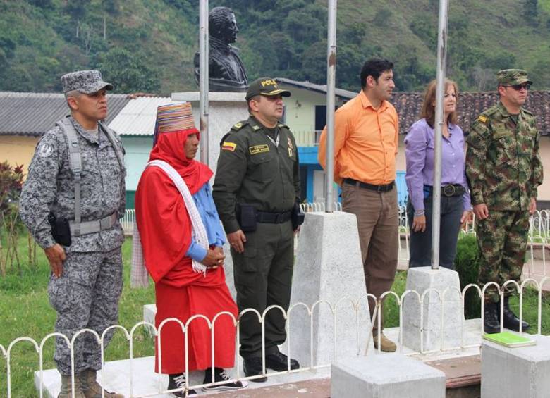En La Granja, la alcaldía de Ituango le pidió a la Policía asignar personal para acompañar al inspector en este nuevo plan de presencia institucional en ese corregimiento. FOTO Alcaldía de Ituango