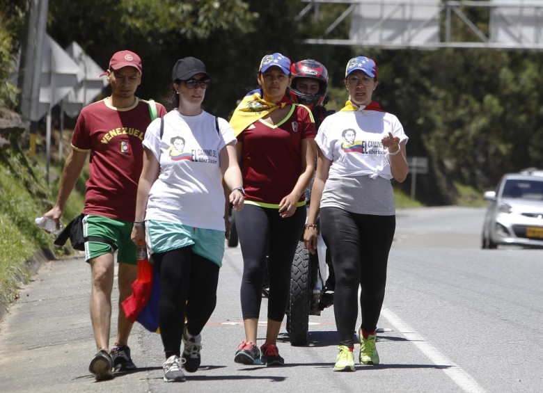 Activistas venezolanas llegan a Medellín en caminata por la libertad 