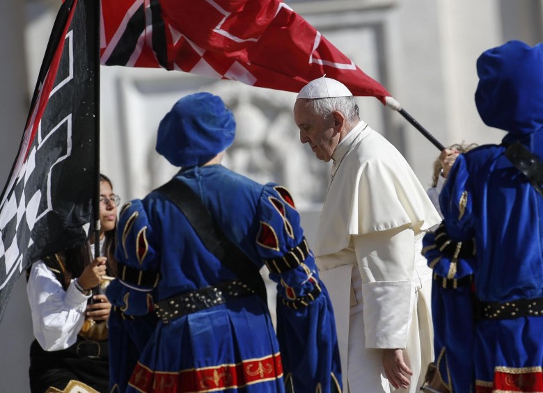 Papa Francisco durante su tradicional audiencia general en la Plaza de San Pedro, en la ciudad del Vaticano, ayer. En esta comentó que “la verdadera esclavitud es no saber amar”. FOTO efe