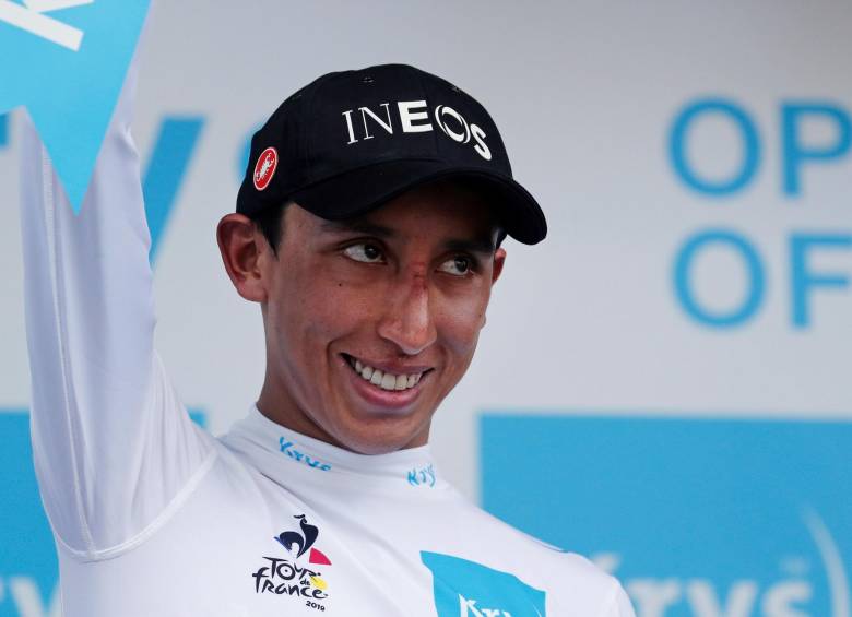La pujante estrella colombiana del ciclismo, Egan Bernal, se mostró este martes “supercontento” con su tercer puesto en la general del Tour luego de las 10 primeras etapas. Foto: EFE