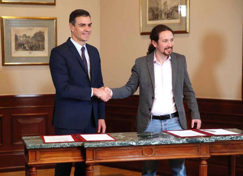 El presidente del gobierno español, Pedro Sánchez, representante del Psoe junto a Pablo Iglesias de Podemos. FOTO EFE