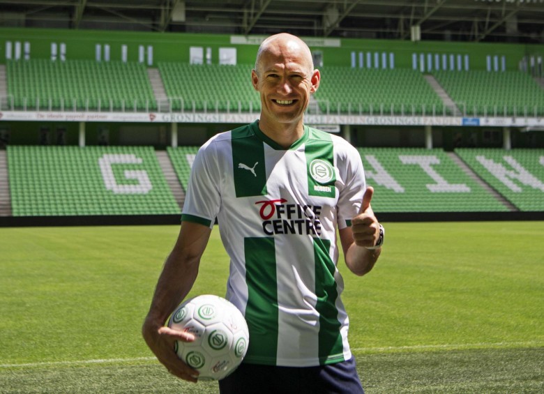 Arjen Robben en su presentación oficial como nuevo jugador del Groningen. FOTO EFE