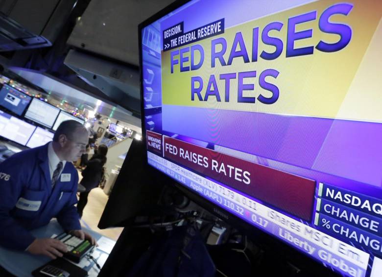 Después de casi una década, la Reserva Federal de Estados Unidos subió su tasa de interés a 0,5%. Pone a prueba hasta la economía de su bolsillo. FOTO AP
