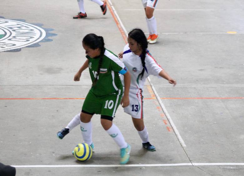Colegiales paisas preparan examen final