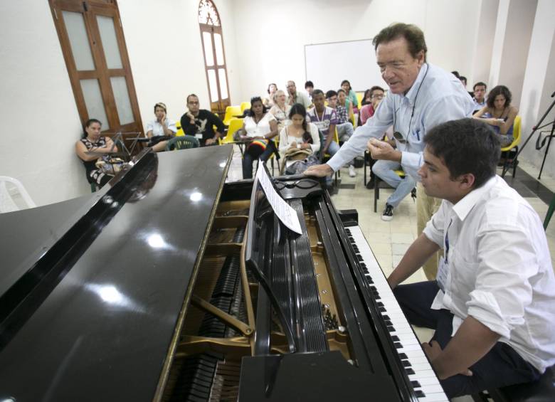 Durante el evento se dictan clases magistrales a jóvenes becados por la Fundación Salvi. Foto archivo fundación salvi