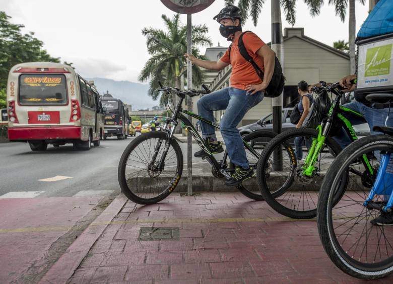 El uso de la bicicleta ha aumentado en los últimos años en las ciudades, sin embargo, muchas personas consideran que este sigue siendo un medio de transporte peligroso para ir a trabajar FOTO Santiago Mesa Rico