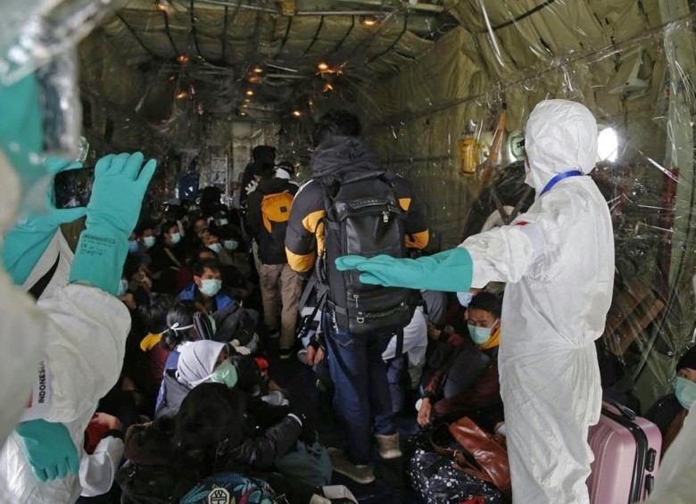 Diferentes países de todo el mundo enviaron aviones para evacuar a sus ciudadanos que se encuentran en China. FOTO afp