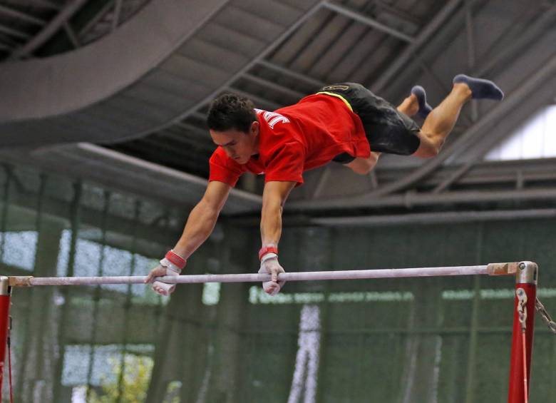 Barra fija es una de las especialidades del cucuteño Jossimar Calvo, presente en la Copa Mundo de Portugal. FOTO juan Sánchez