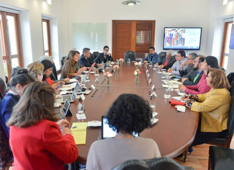 Encuentro de la vicepresidenta Marta Lucía Ramírez, se reunió con representantes de las asociaciones gremiales y redes académicas de psicólogos y sociólogos del país. FOTO: CORTESÍA
