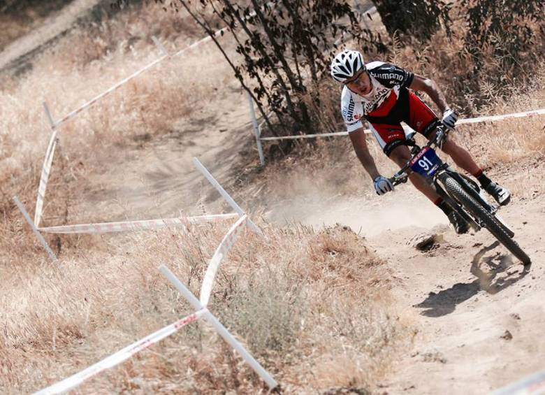 Fabio Castañeda viajó ayer a Italia con la ilusión de hacer un buen papel en el Mundial de ciclomontañismo. FOTO cortesía