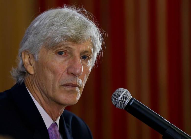 El director técnico de la Selección Colombia de Mayores de Fútbol, el argentino José Néstor Pékerman, en la conferencia de prensa este viernes antes de viajar a la primera concentración de la tricolor en el 2015, en el Medio Oriente. FOTO COLPRENSA