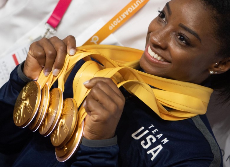 Simone Biles logró este domingo el récord de medallas en el Mundial de gimnasia con 25. FOTO AFP